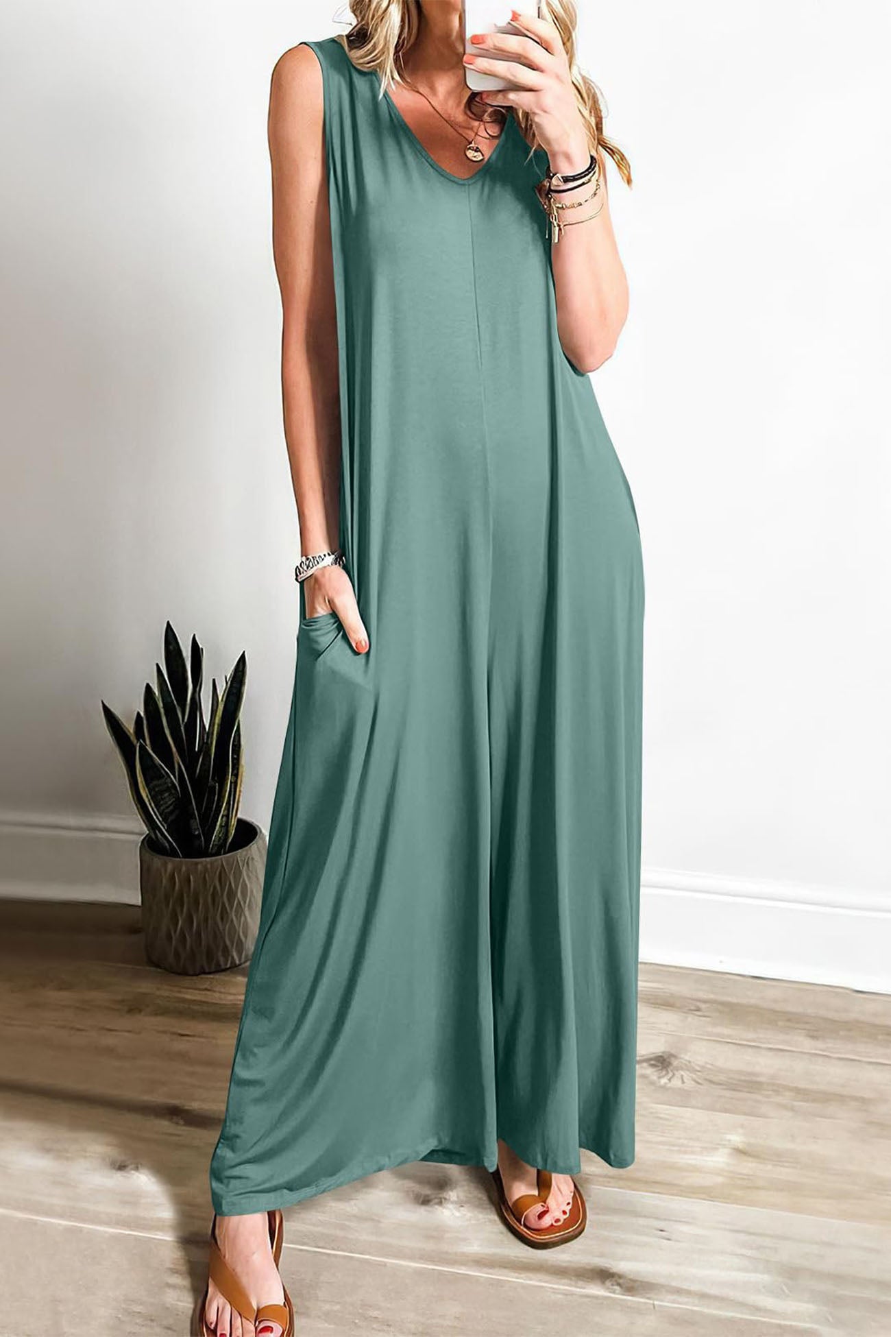 LD | Effen jumpsuits met wijde pijpen en V-hals